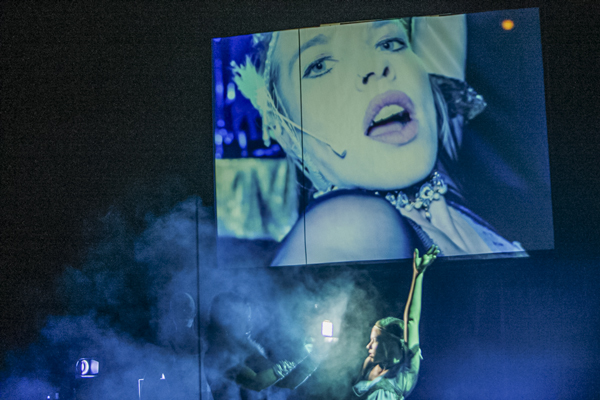 HYPERFORMANCE | © Karel Vanek  